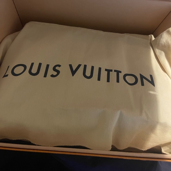 Louis Vuitton On The Go - Picture 3 of 8